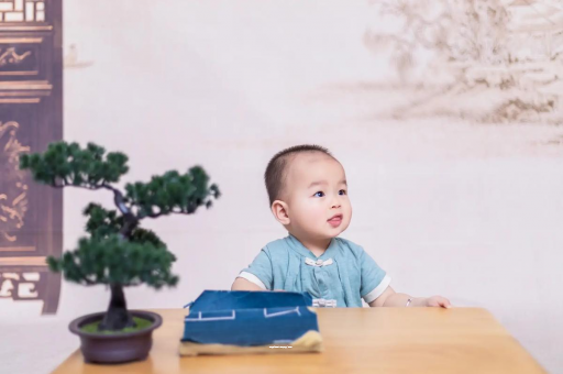 莱芜怀孕肚子中间凹两边凸