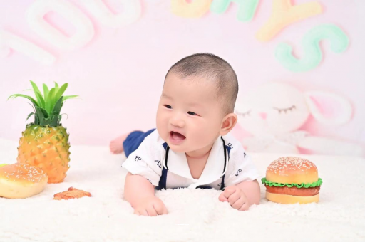 莱芜宝宝在妈妈肚子里